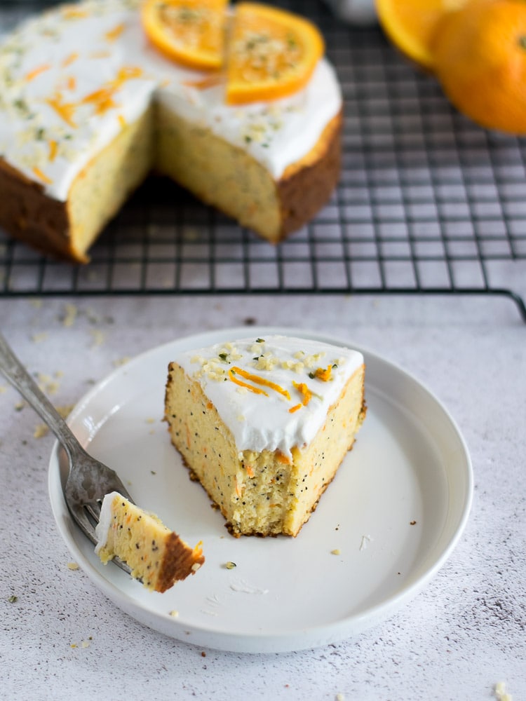 Bolo de Laranja e Cenoura com Creme de Côco