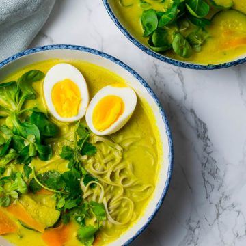 Sopa de caril com noodles de arroz