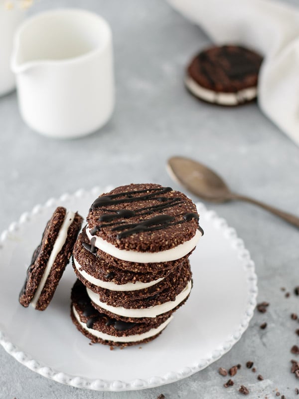 Bolachas de chocolate com recheio côco