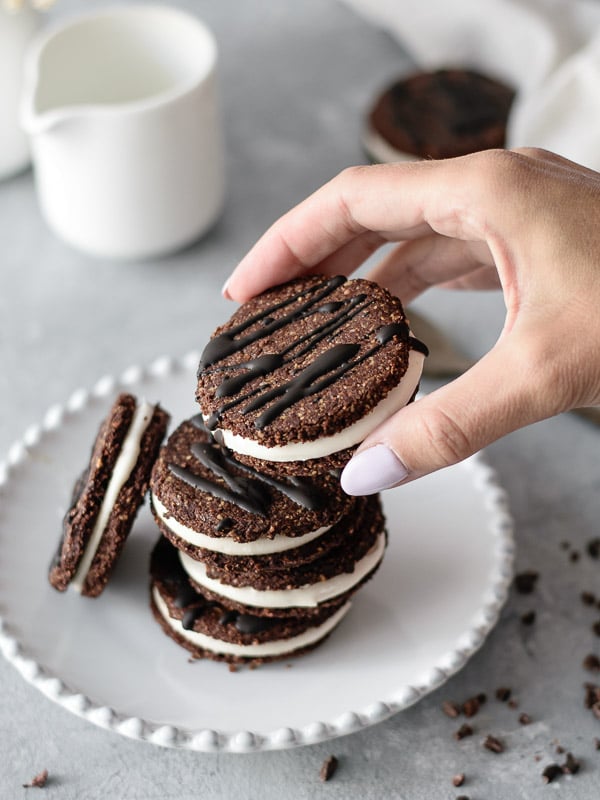 Bolachas de chocolate com recheio côco