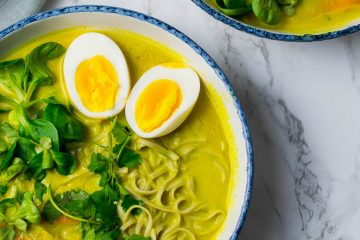Sopa de caril com noodles de arroz
