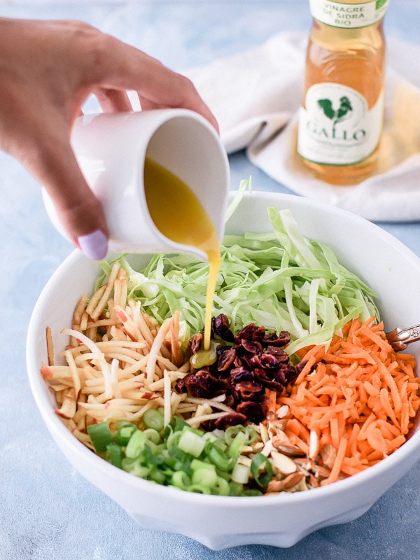 Salaa de couve e maçã com vinagrete de sidra