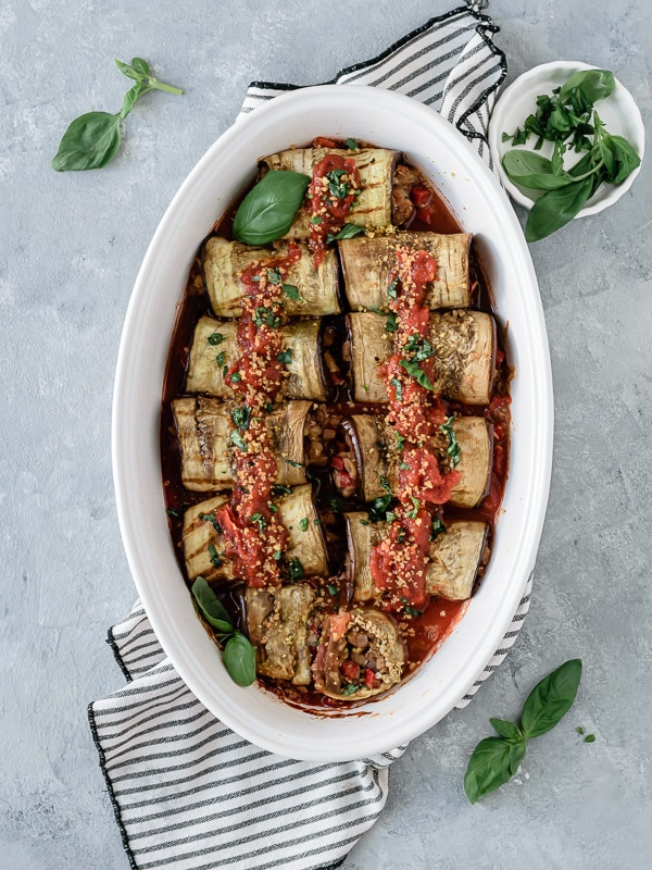 Rolinhos de beringela com lentilhas